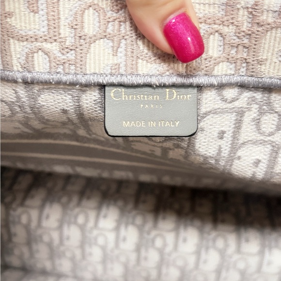 DIOR Book Tote, Medium, in Gray & Ecru Oblique - Picture 12 of 17